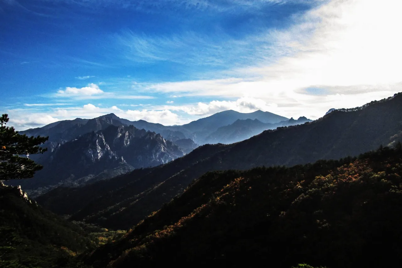 Layered ridges of Outer Seorak under a blue autumn sky